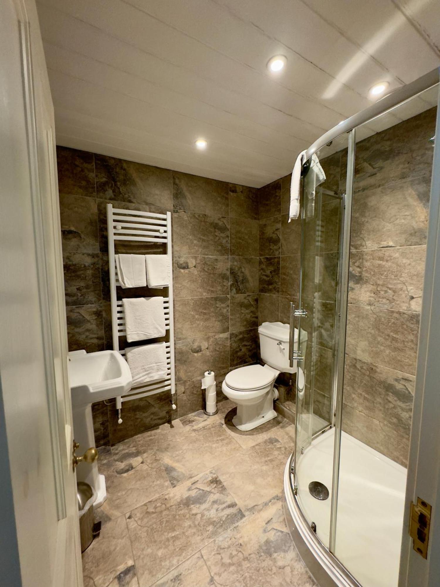 Cross Hands Hotel Llanybydder ภายนอก รูปภาพ